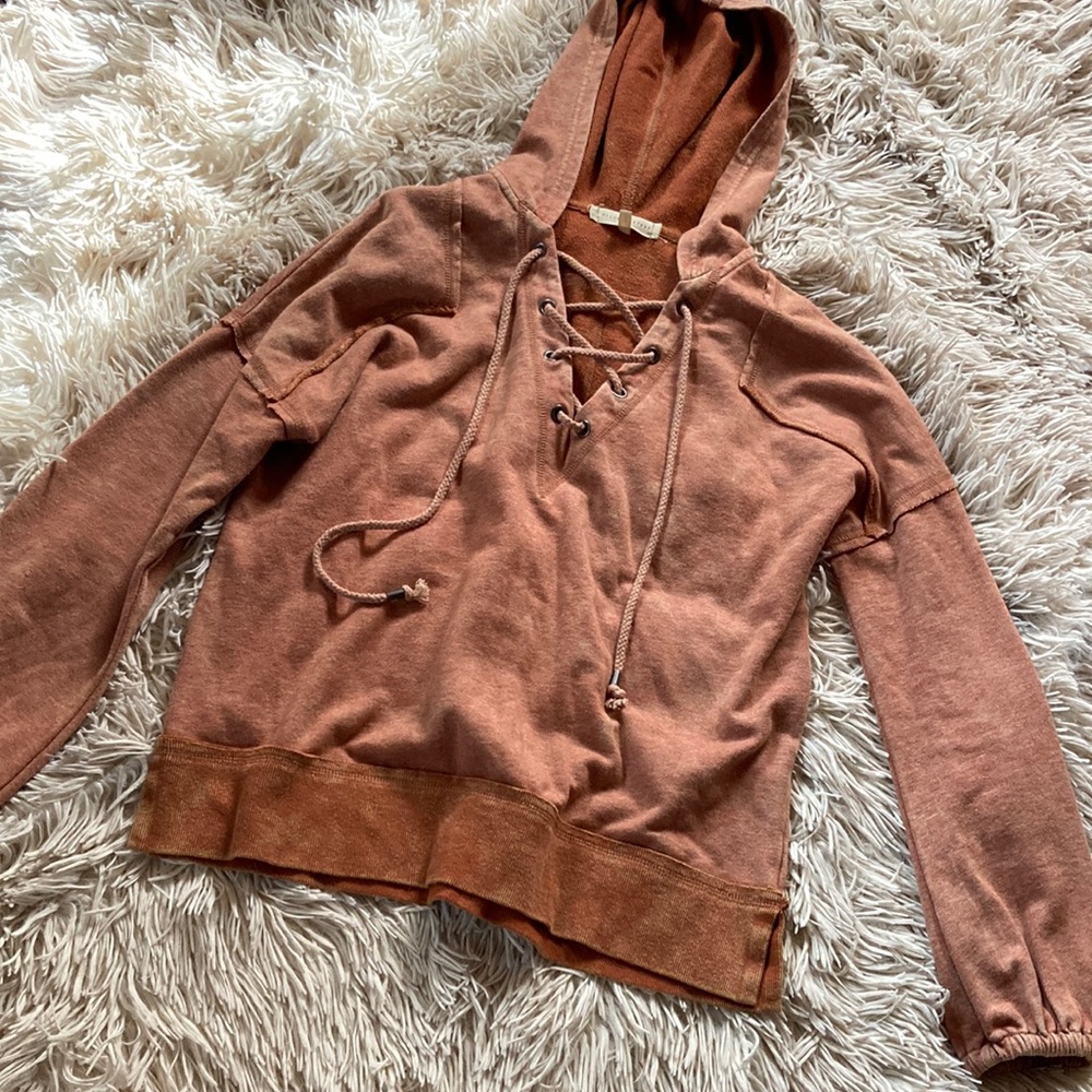 Women’s Gilded Intent criss cross sweatshirt - Buckle Brand size small